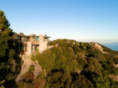 Secluded and Ultra Modern Vacation 4 Bedroom Home with Pool