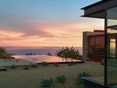 Secluded and Ultra Modern Vacation 4 Bedroom Home with Pool