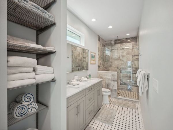 Luxury Longboat Key Monthly Vacation Rental 4-Bedroom Pool Home with Outdoor Kitchen
