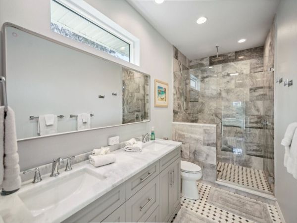 Luxury Longboat Key Monthly Vacation Rental 4-Bedroom Pool Home with Outdoor Kitchen