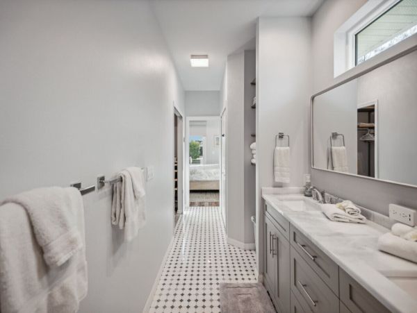 Luxury Longboat Key Monthly Vacation Rental 4-Bedroom Pool Home with Outdoor Kitchen