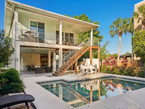 Luxury Longboat Key Monthly Vacation Rental 4-Bedroom Pool Home with Outdoor Kitchen
