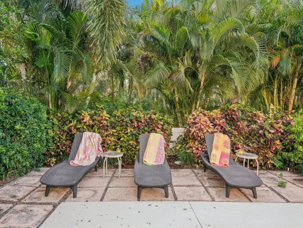 Luxury Longboat Key Monthly Vacation Rental 4-Bedroom Pool Home with Outdoor Kitchen