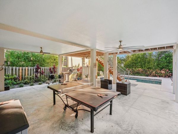 Luxury Longboat Key Monthly Vacation Rental 4-Bedroom Pool Home with Outdoor Kitchen