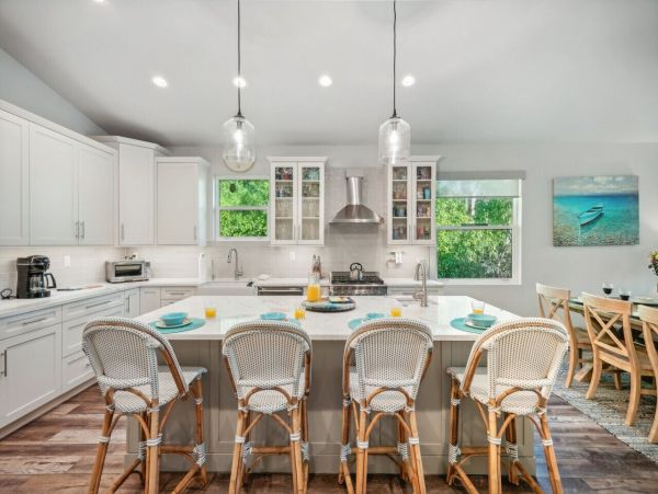 Luxury Longboat Key Monthly Vacation Rental 4-Bedroom Pool Home with Outdoor Kitchen
