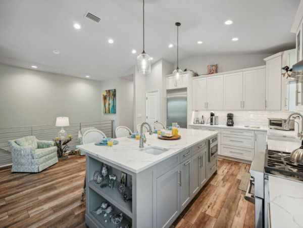 Luxury Longboat Key Monthly Vacation Rental 4-Bedroom Pool Home with Outdoor Kitchen