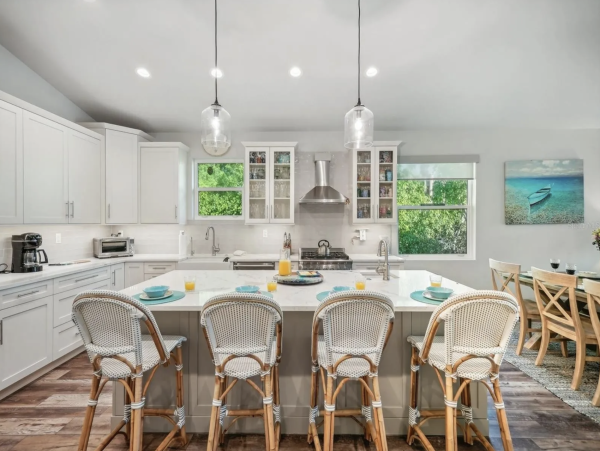 Luxury Longboat Key Monthly Vacation Rental 4-Bedroom Pool Home with Outdoor Kitchen