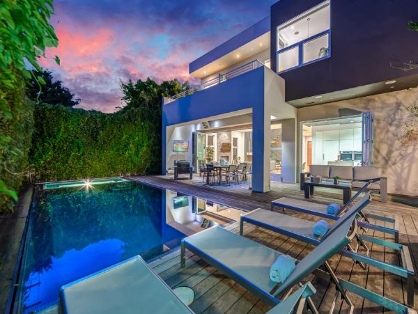 Luxury Five Bedroom Los Angeles Vacation Home with Pool
