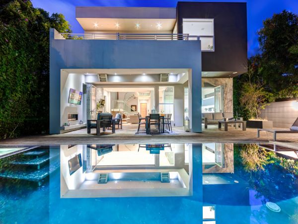 Luxury Five Bedroom Los Angeles Vacation Home with Pool