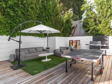 Four Bedroom Plus Den Vacation Pool Home in Los Angeles