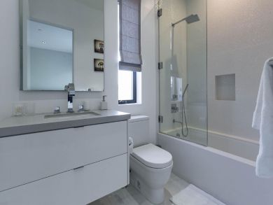 Four Bedroom Plus Den Vacation Pool Home in Los Angeles