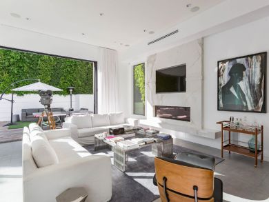 Four Bedroom Plus Den Vacation Pool Home in Los Angeles