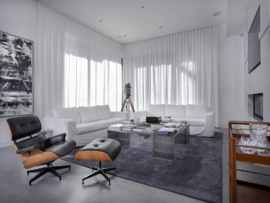 Four Bedroom Plus Den Vacation Pool Home in Los Angeles