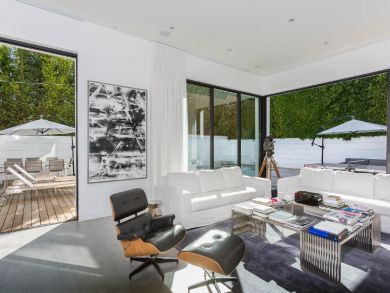 Four Bedroom Plus Den Vacation Pool Home in Los Angeles