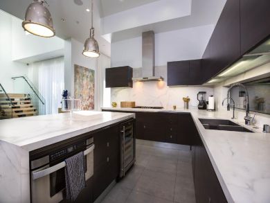Four Bedroom Plus Den Vacation Pool Home in Los Angeles