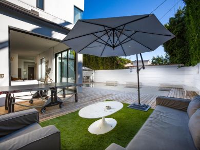 Four Bedroom Plus Den Vacation Pool Home in Los Angeles
