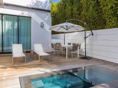 Four Bedroom Plus Den Vacation Pool Home in Los Angeles