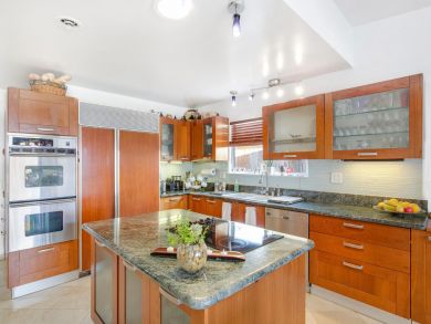 Malibu Four Bedroom Luxury Home with Pool & Spa Sleeps 8