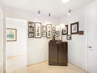 Malibu Four Bedroom Luxury Home with Pool & Spa Sleeps 8
