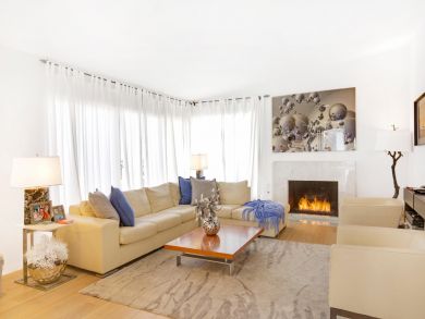 Malibu Four Bedroom Luxury Home with Pool & Spa Sleeps 8