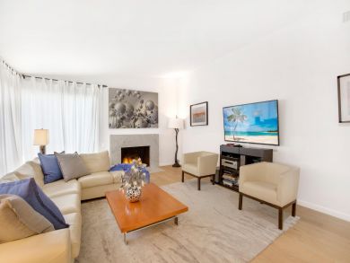 Malibu Four Bedroom Luxury Home with Pool & Spa Sleeps 8