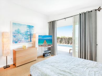 Malibu Four Bedroom Luxury Home with Pool & Spa Sleeps 8