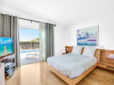 Malibu Four Bedroom Luxury Home with Pool & Spa Sleeps 8
