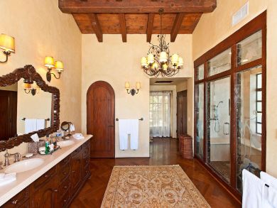 Luxury Oceanfront Vacation Home in Malibu Sleeps Eight Guest