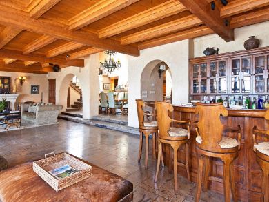 Luxury Oceanfront Vacation Home in Malibu Sleeps Eight Guest