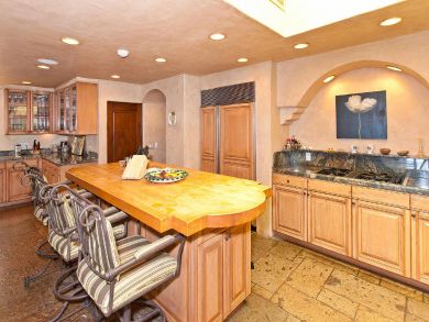 Luxury Oceanfront Vacation Home in Malibu Sleeps Eight Guest