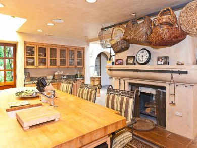 Luxury Oceanfront Vacation Home in Malibu Sleeps Eight Guest