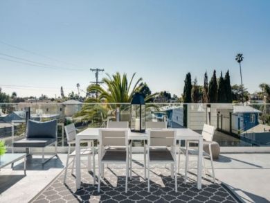 Venice Four Bedroom Deluxe Vacation Rental Home Sleeps 8