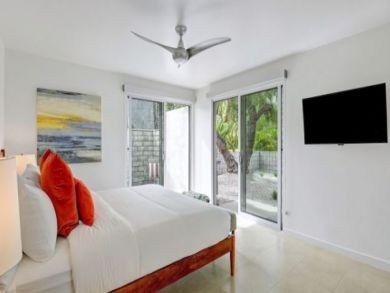 Sophisticated 5 Bedroom Home Private Pool and Mountain Views