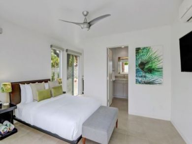 Sophisticated 5 Bedroom Home Private Pool and Mountain Views