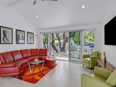 Sophisticated 5 Bedroom Home Private Pool and Mountain Views