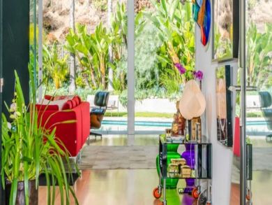 Stunning Los Angeles Vacation Pool Home Sleeps 6 Guests