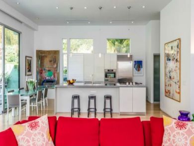 Stunning Los Angeles Vacation Pool Home Sleeps 6 Guests