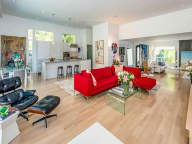 Stunning Los Angeles Vacation Pool Home Sleeps 6 Guests