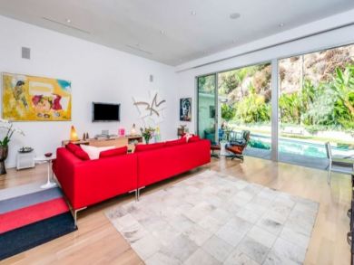 Stunning Los Angeles Vacation Pool Home Sleeps 6 Guests