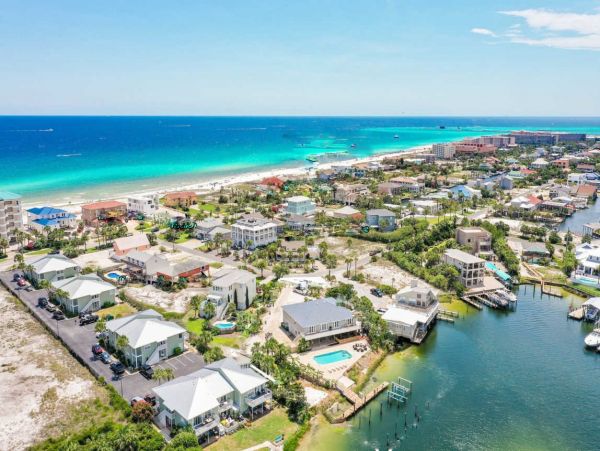 Destin Luxury Vacation Rental Home Nine Bedrooms Sleeps 30