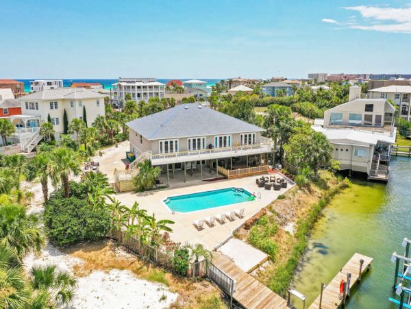Destin Luxury Vacation Rental Home Nine Bedrooms Sleeps 30