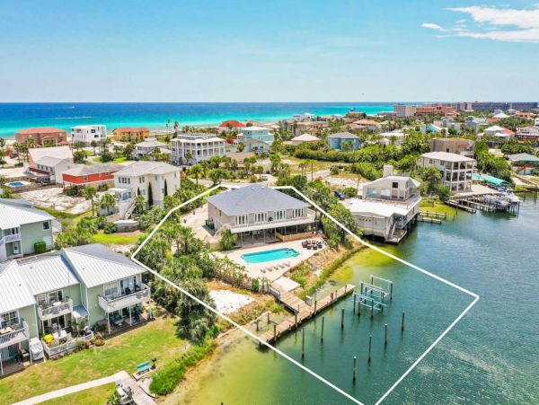 Destin Luxury Vacation Rental Home Nine Bedrooms Sleeps 30
