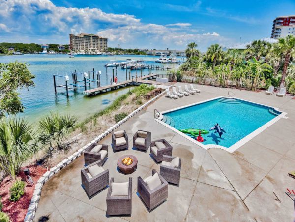 Destin Luxury Vacation Rental Home Nine Bedrooms Sleeps 30