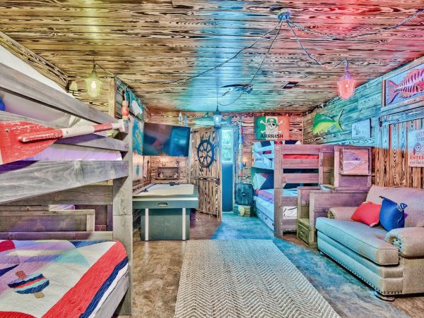 Destin Luxury Vacation Rental Home Nine Bedrooms Sleeps 30