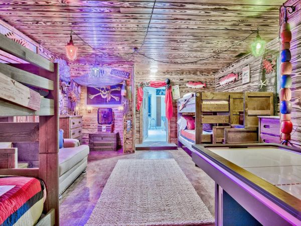 Destin Luxury Vacation Rental Home Nine Bedrooms Sleeps 30