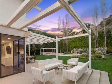 Malibu Luxury Rental Sleeps 12 Guests.