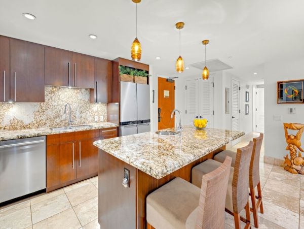 Oceanfront 3 Bedroom Kaanapali Vacation Condo Sleeps 8 Guests