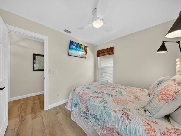Luxury Island Retreat near Bowman's Beach 3 Bedrooms, Heated Pool