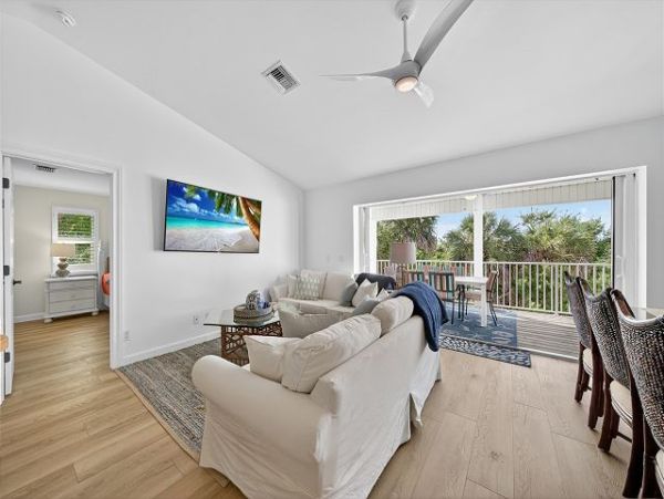 Luxury Island Retreat near Bowman's Beach 3 Bedrooms, Heated Pool