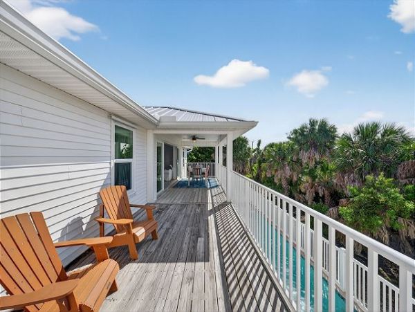 Luxury Island Retreat near Bowman's Beach 3 Bedrooms, Heated Pool